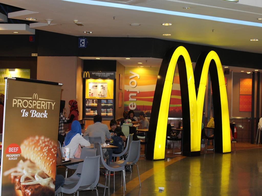 Luxy Service Suites At Times Square Kl Kuala Lumpur Esterno foto